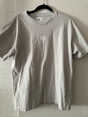 Men's Light Gray Short-Sleeve Sneaker Politics Logo T-Shirt